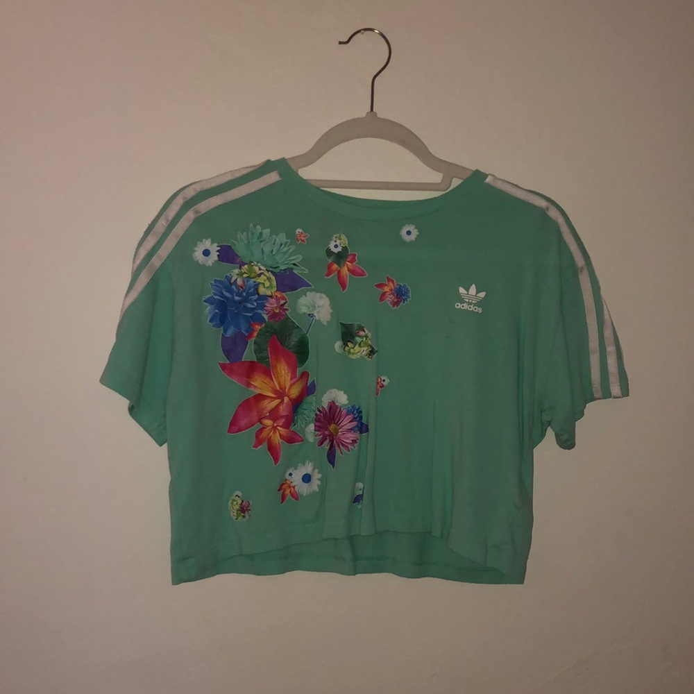 women’s adidas crop top size medium